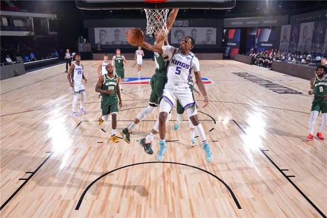 让观众通过 让观众通过